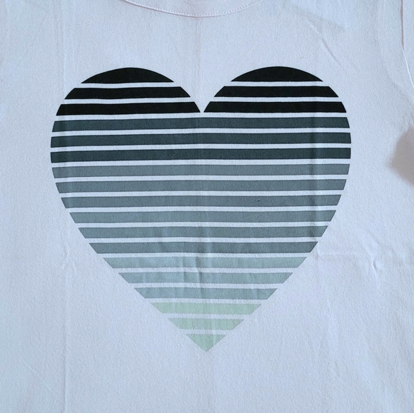 Chaser Striped Heart❤️ Graphic Tee👕 - NWT - Picture 3 of 13